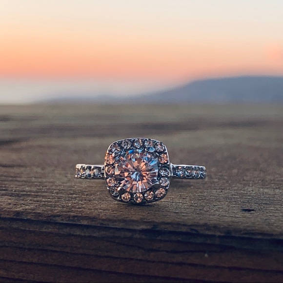 Beauty Queen ♡ Cubic Zirconia Ring - Picture 4 of 5